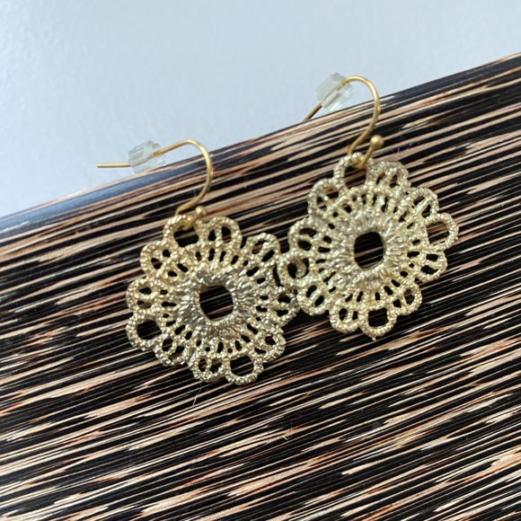 Geometric earrings - golden - Picture 4 of 4